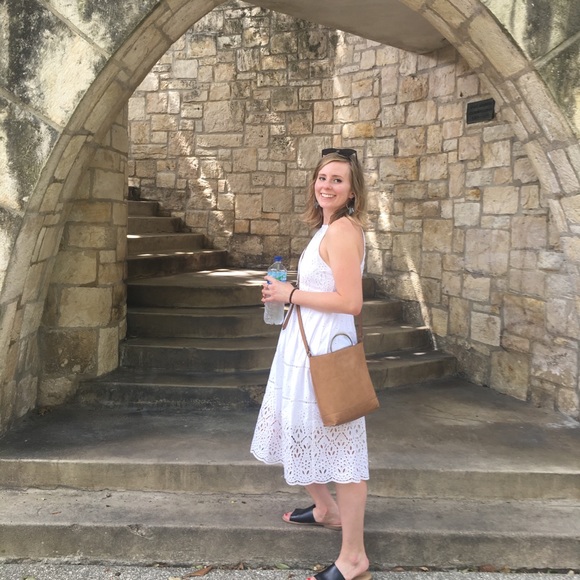 Meet your Posher, Leah - Picture 3 of 4